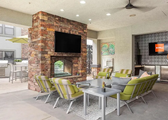 Cozysuites By The Stadium W Pool 25 *