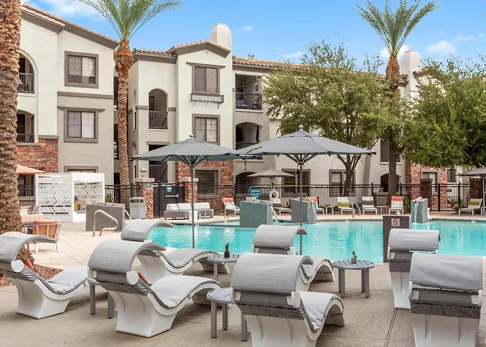 Cozysuites By The Stadium W Pool 25