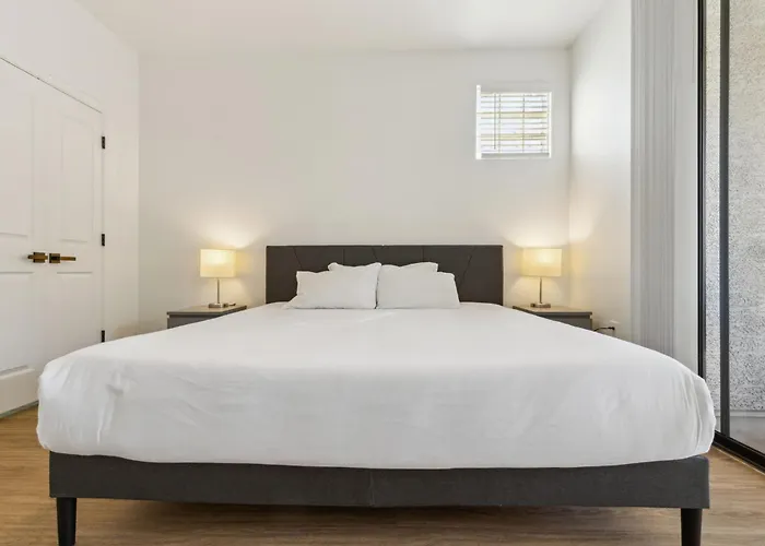 Apartment Cozysuites By The Stadium W Pool 25 *